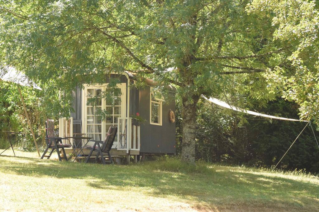 Camping Chez Francis Bed and Breakfast Loupiac  Exterior foto