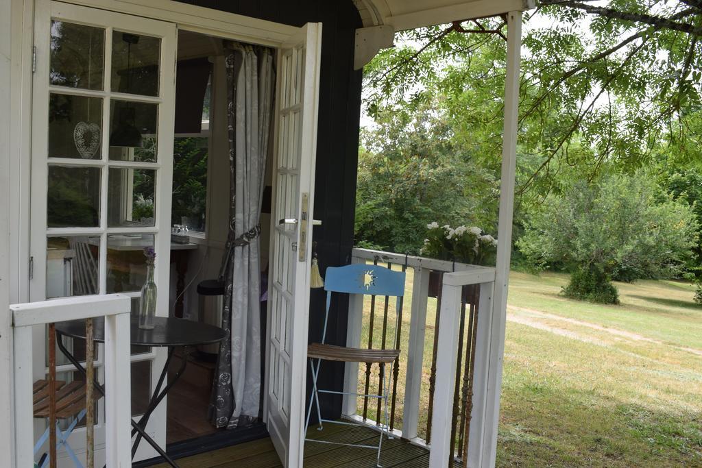 Camping Chez Francis Bed and Breakfast Loupiac  Exterior foto